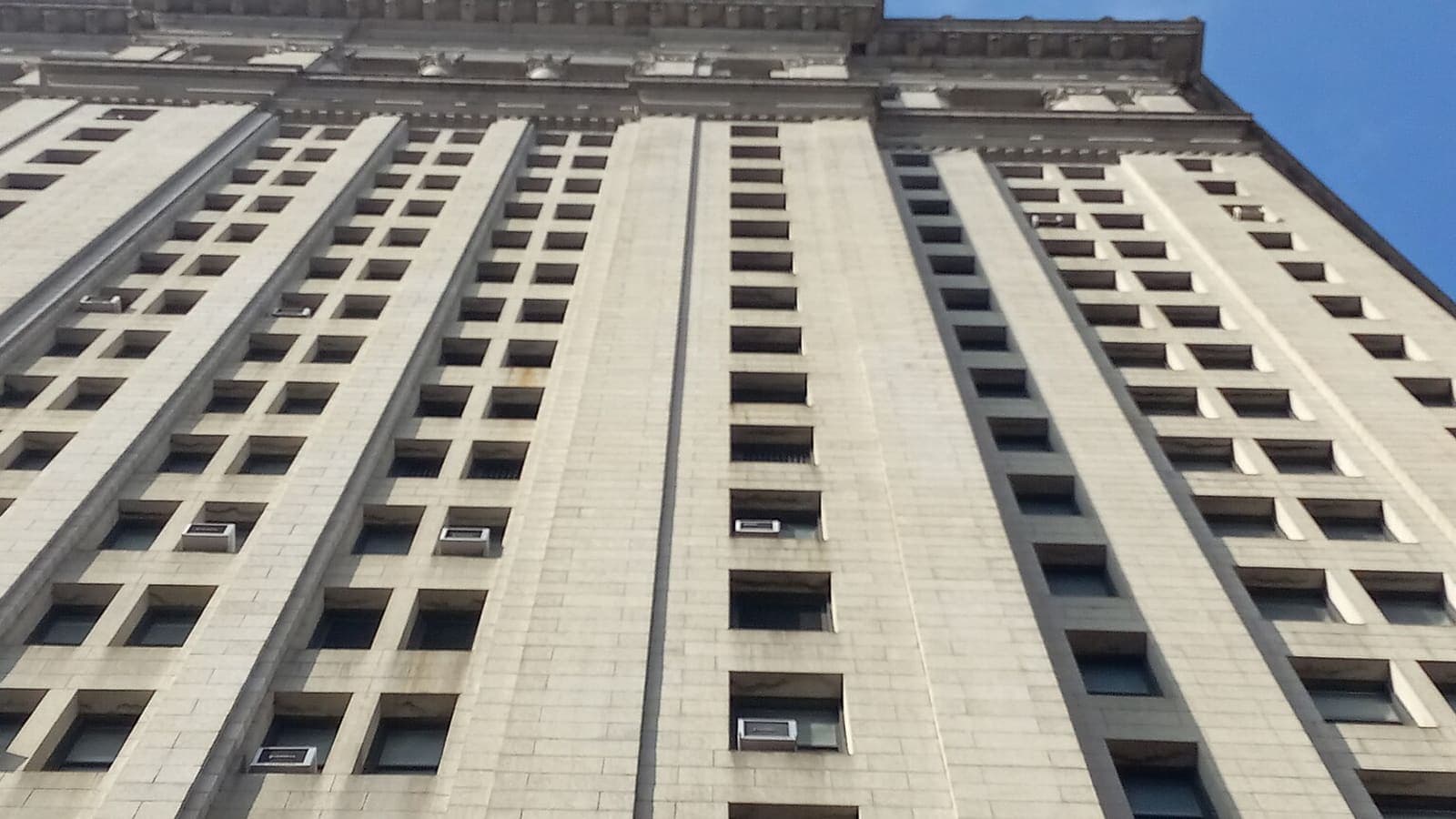 La fachada del Manhattan Municipal Building en Nueva York