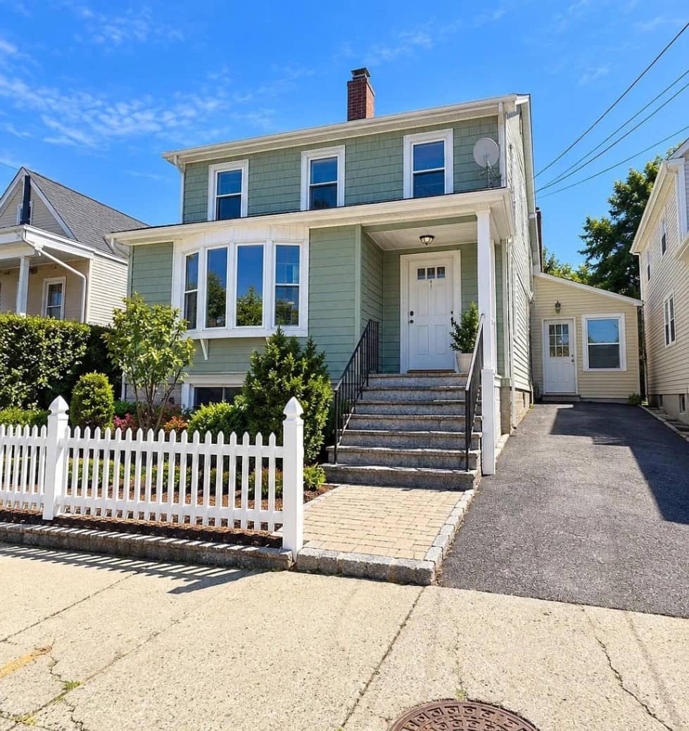 249 N Macquesten Pkwy