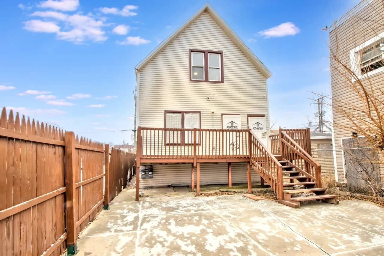 5005 West Chicago Ave