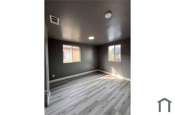 466 E 43Rd Pl