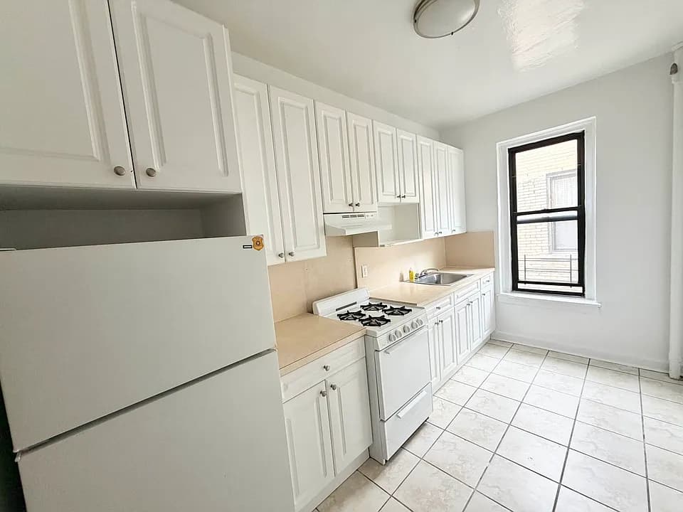 3BR apartment in Parkchester