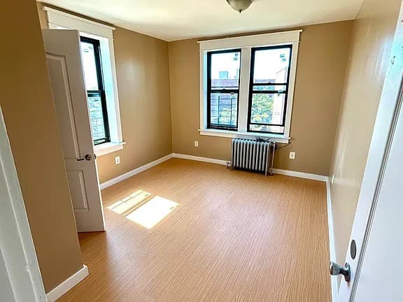 4BR apartment in Far Rockaway