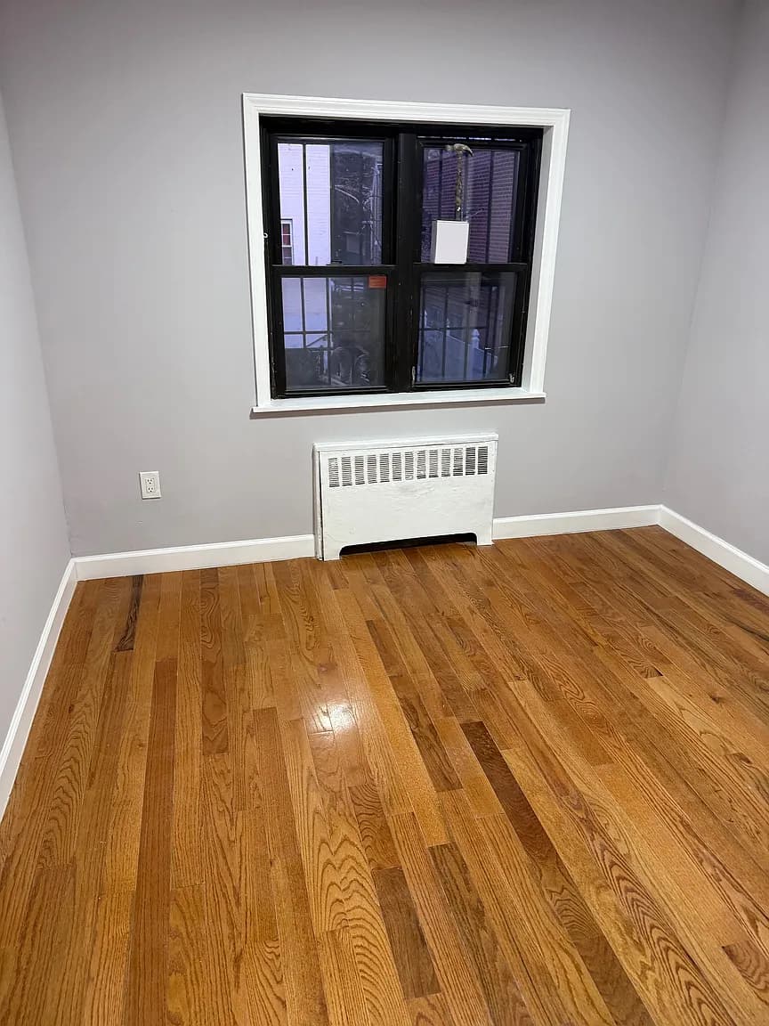 5BR apartment in Wakefield