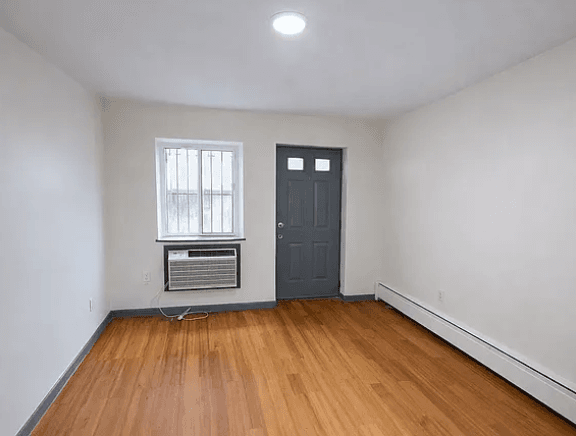 5BR apartment in Brownsville
