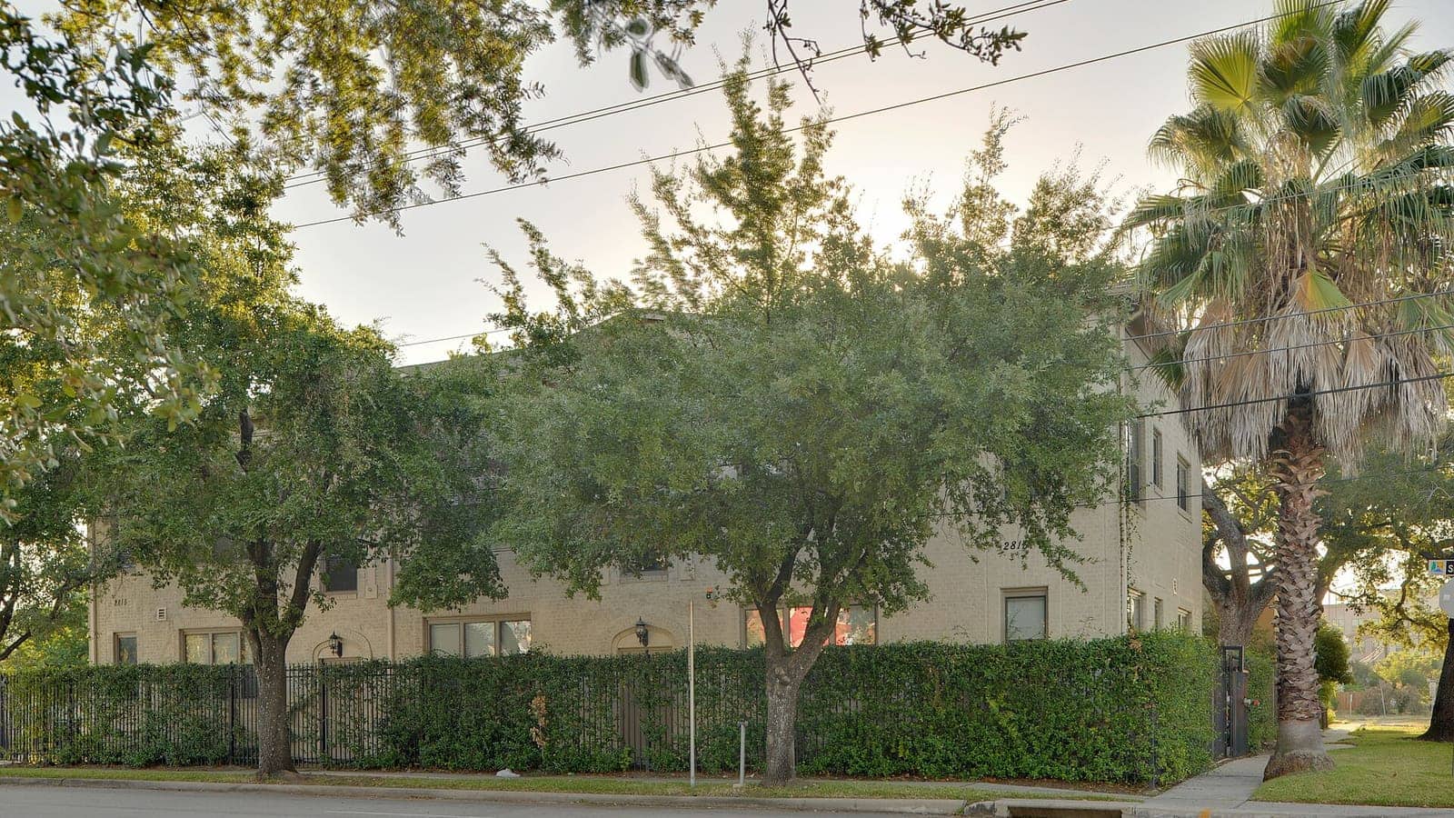 The Lewis Apartment Building at 2815–2817 Smith Street in Houston, Texas