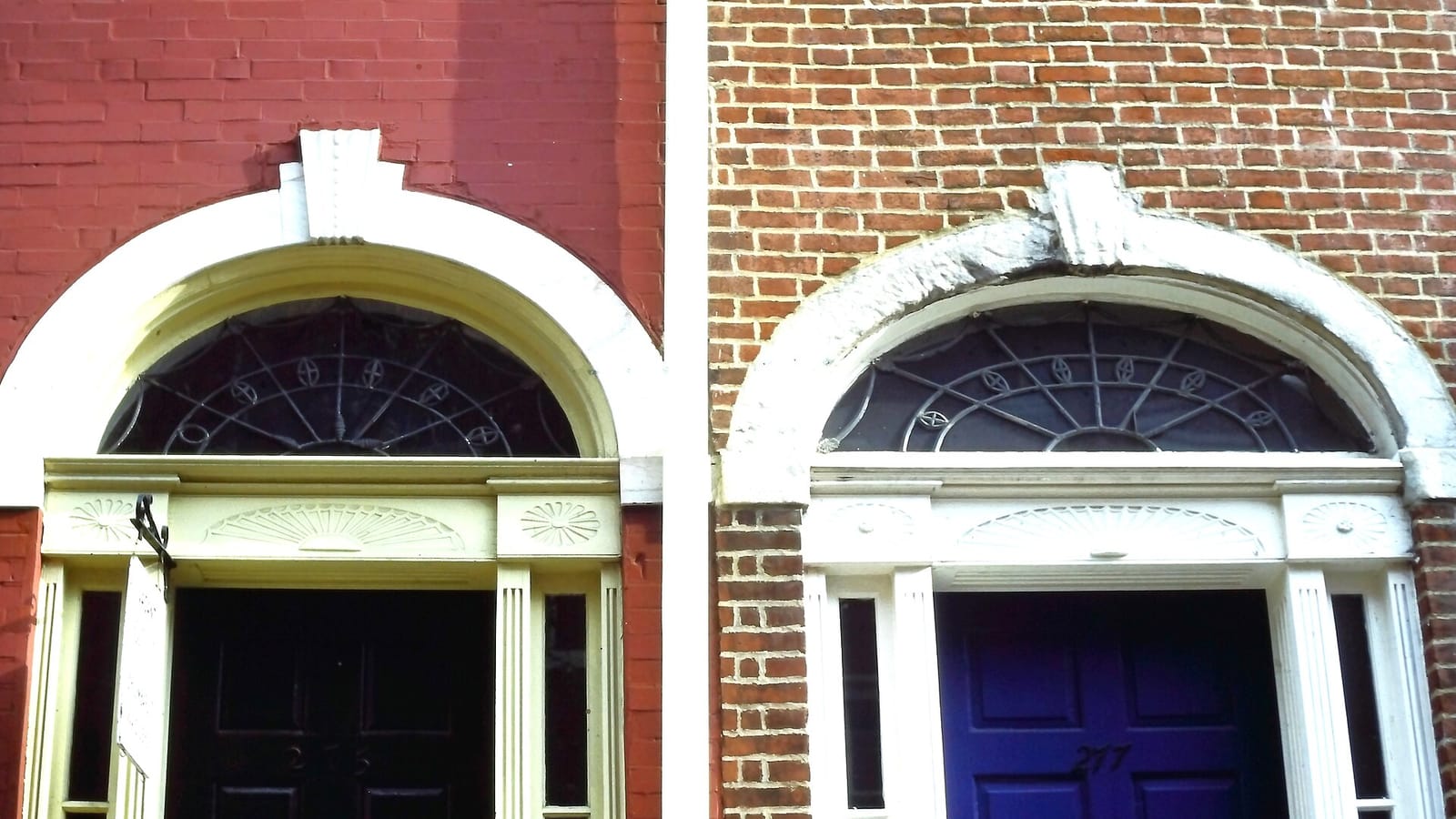 Rowhouse doorways with arched windows above them
