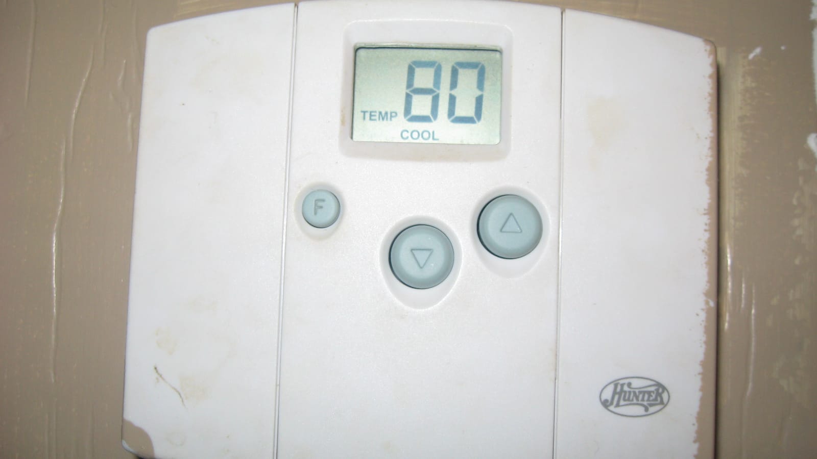 Wall-mounted digital thermostat