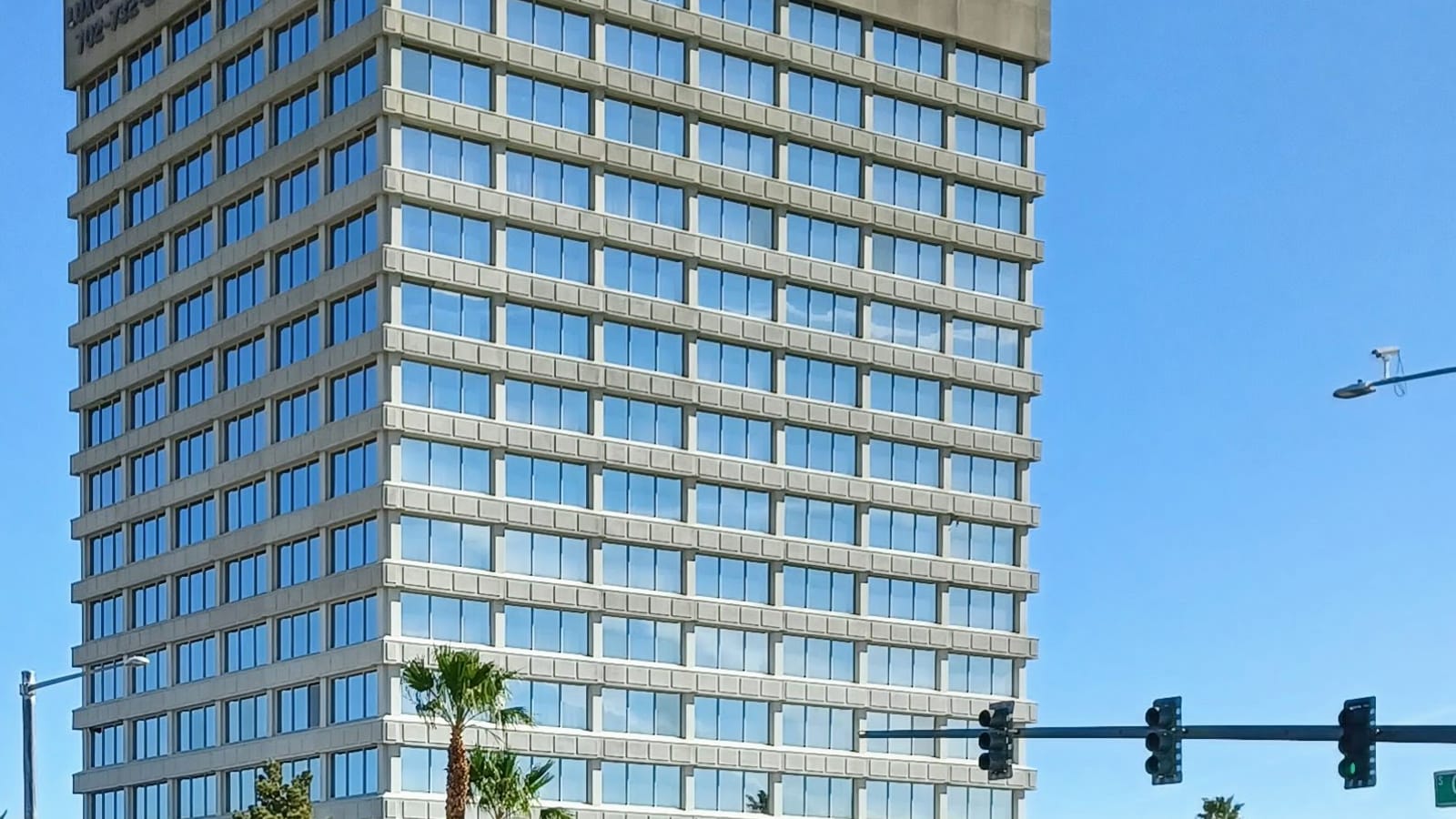 Apartment tower with continuous rows of windows