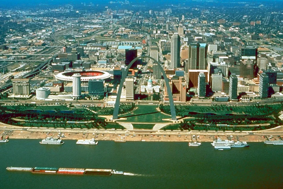 St Louis skyline and Gateway Arch