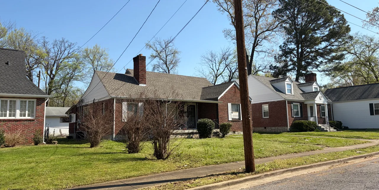 Brick houses with front lawns along a street in Chattanooga’s Glenwood district
