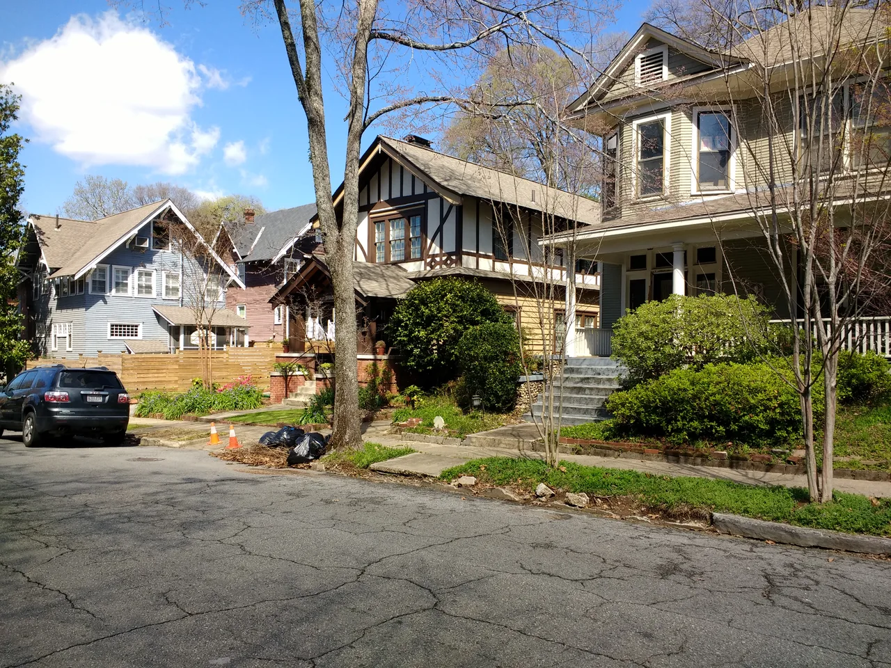 Closely spaced houses with front porches and steps in Birmingham’s Highland Park