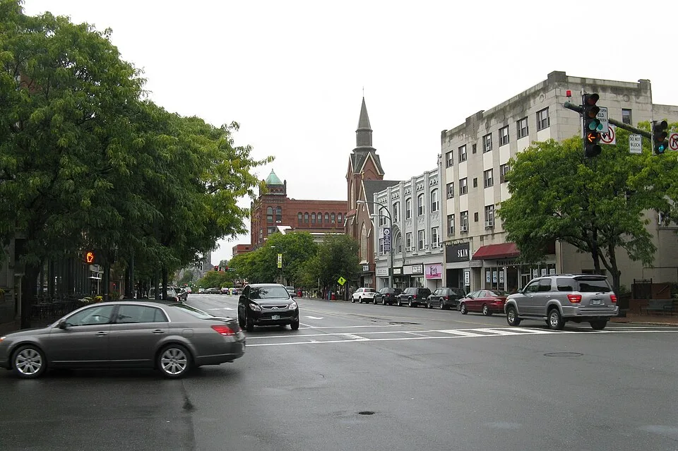 Shops and multi-story buildings along Main Street in Nashua