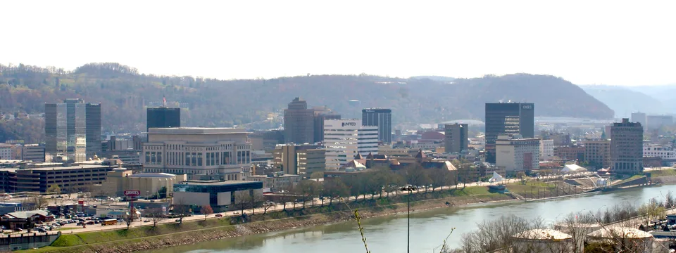 Charleston, West Virginia skyline beside the Kanawha River